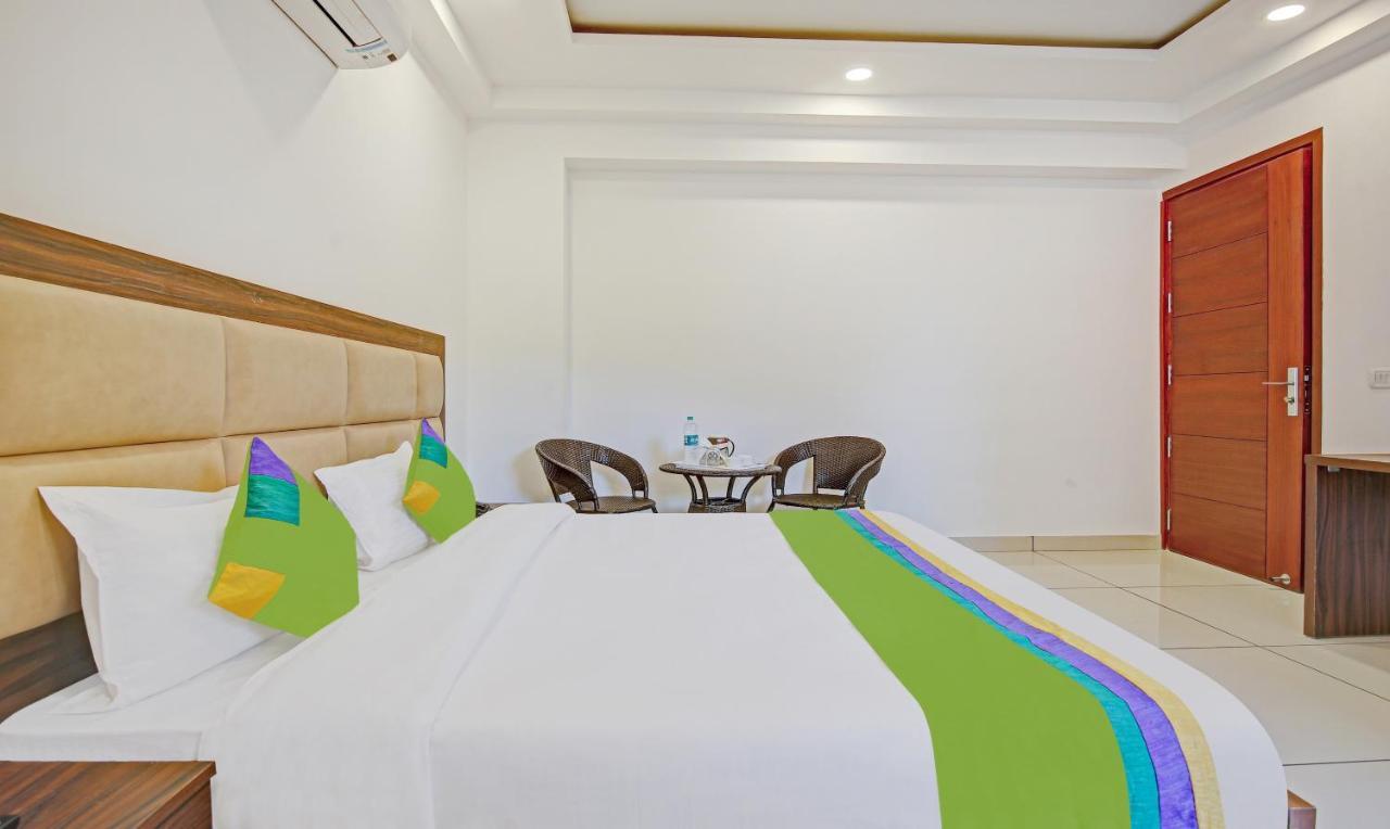 Treebo Aviraj Inn ノイダ エクステリア 写真