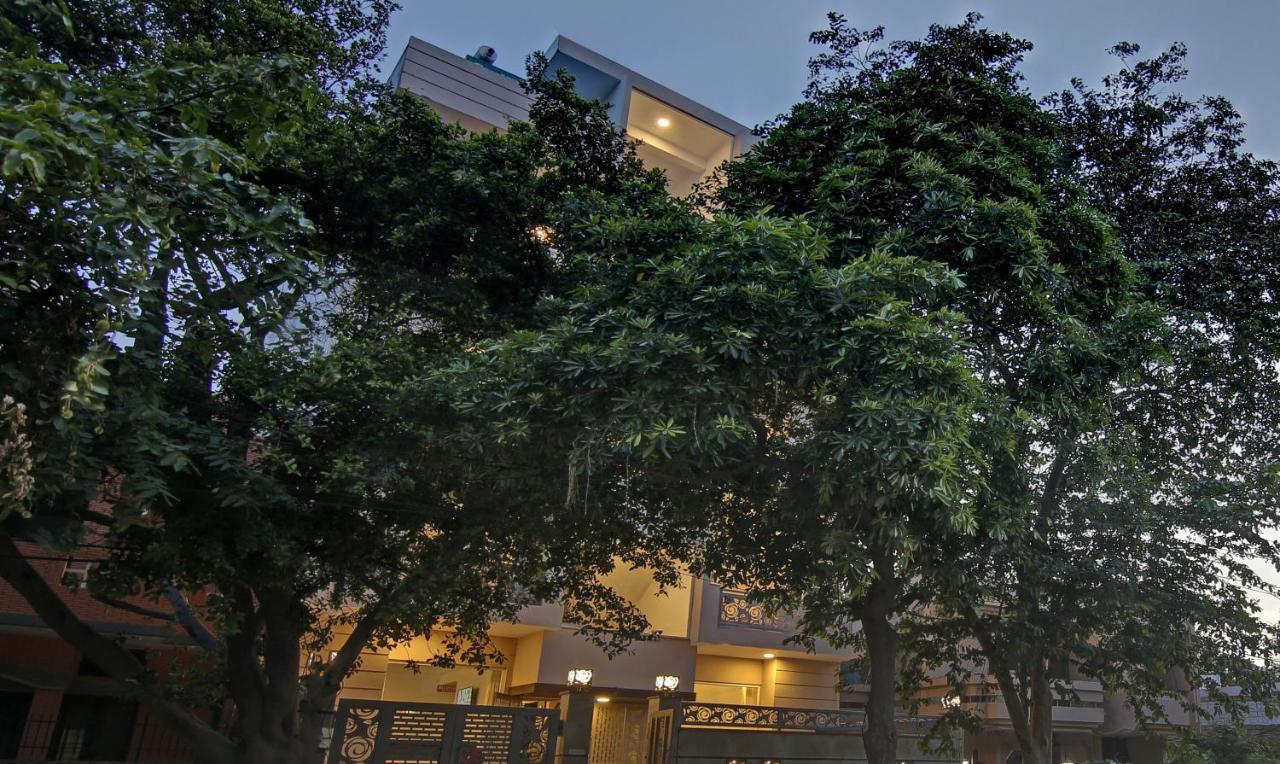 Treebo Aviraj Inn ノイダ エクステリア 写真